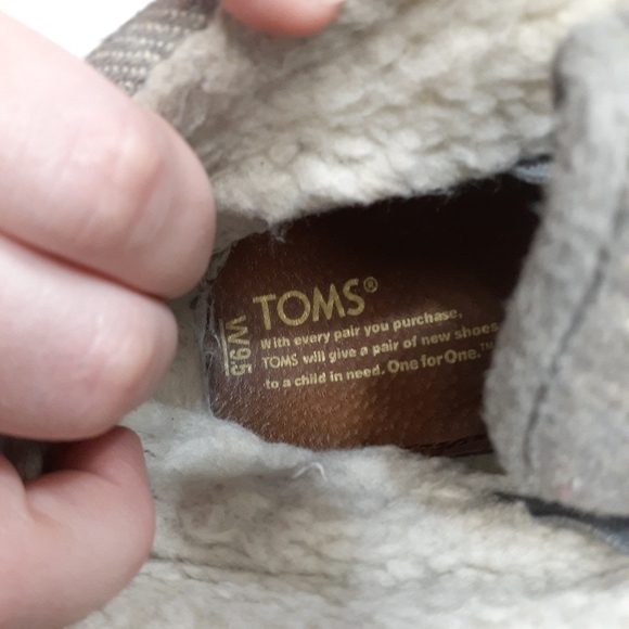Toms winter boots sherpa lined no laces size 9.5 canvas like material  Gray - Picture 13 of 14